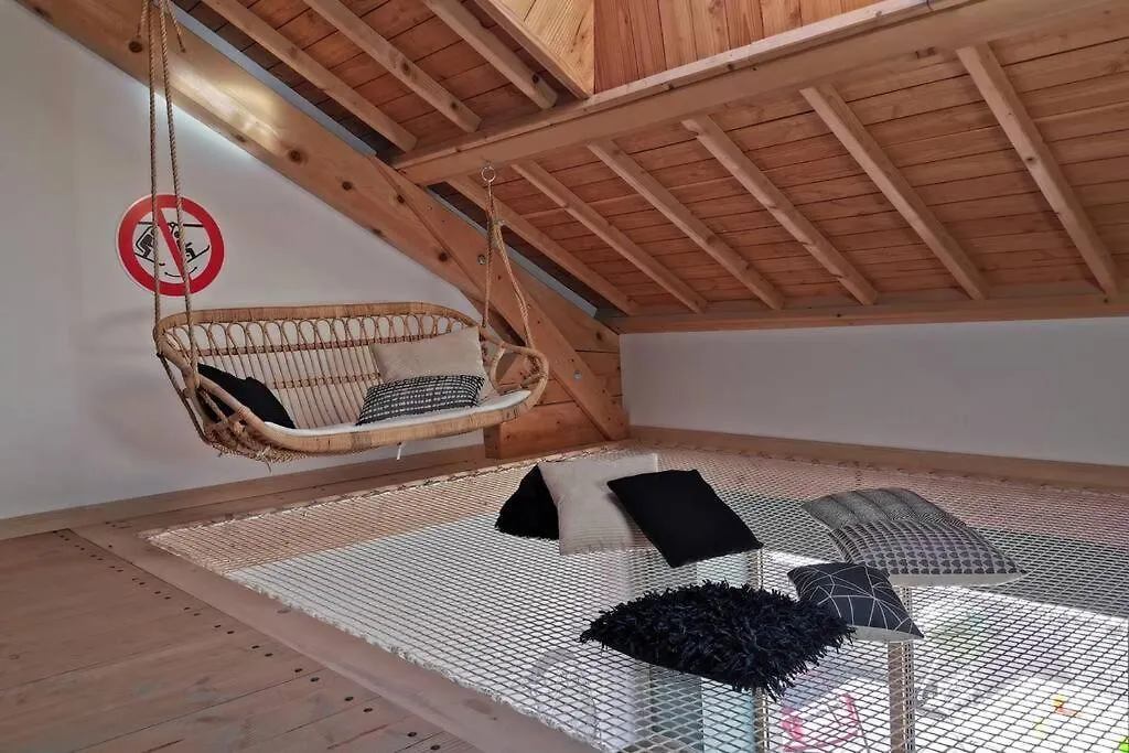 Hébergement de vacances Gite atypique 14 couchages en pleine nature Lapte France