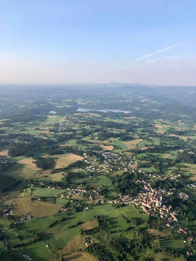 Hébergement de vacances Gite atypique 14 couchages en pleine nature Lapte France