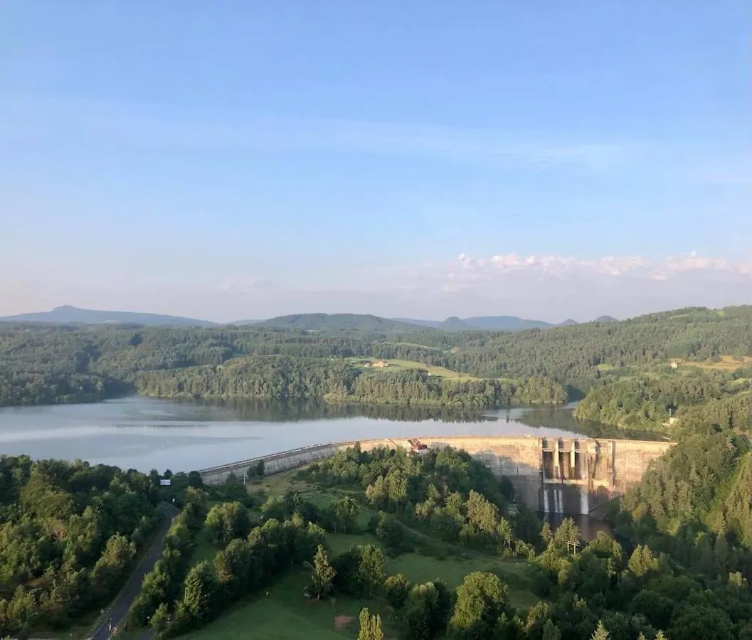 Hébergement de vacances Gite atypique 14 couchages en pleine nature Lapte France