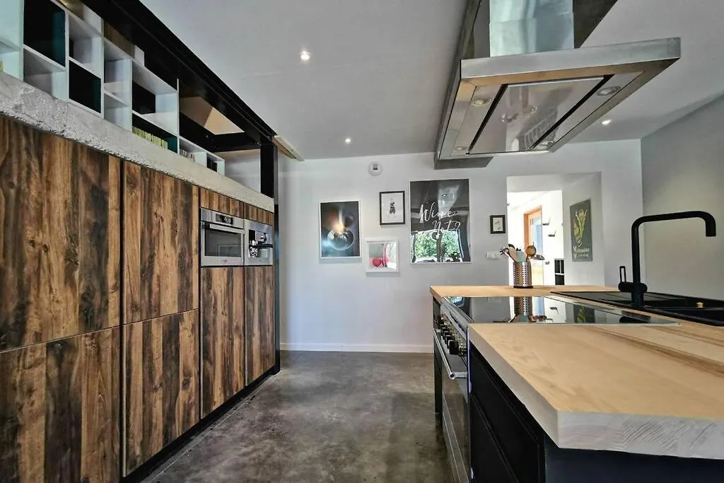 Holiday home Gite Atypique 14 Couchages En Pleine Nature Lapte